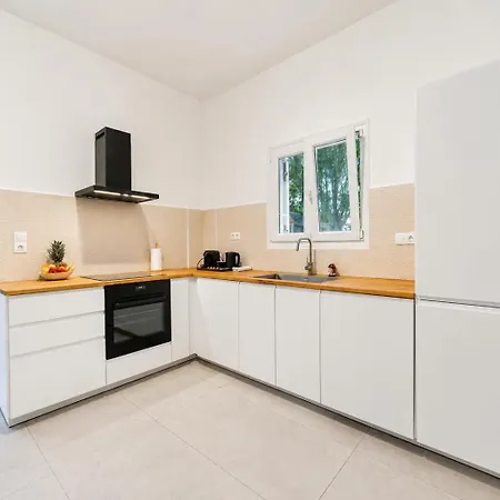 Azula Apartman Párosz
